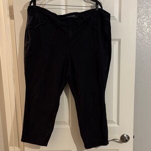 Torrid Denim Black stretch Cropped Pants (Feel the Fit) Lightly Worn